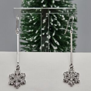 ✨2/$10✨ Silver Tone Snowflake Rhinestone Dangle Earrings Winter Holiday